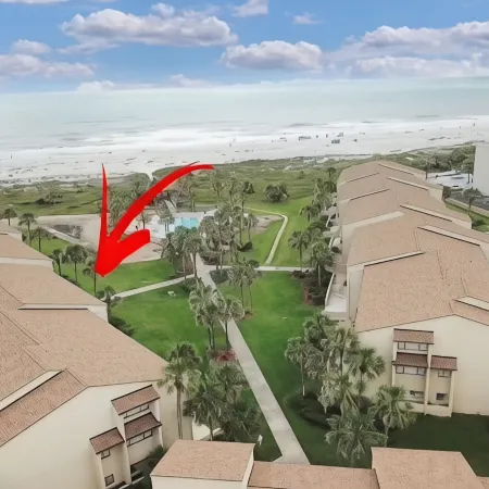 Ocean Villas Luxury 3 bedrooms/2 baths with huge patio and personal beach cart