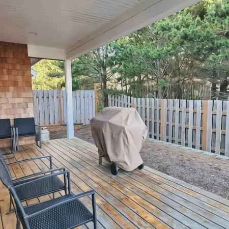 New Modern Townhouse, only short walk to the beach