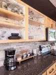 Water view, king bed, 3 min. to beach, near downtown, full kitchen, pet friendly