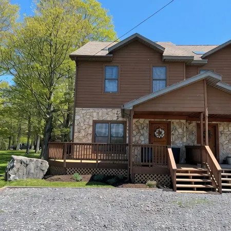 Canaan Townhome near hiking, biking & skiing!
