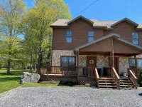 Canaan Townhome near hiking, biking & skiing!