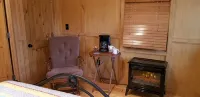 Private Upper Room w/large soaking tub/shower with view of 7 Sisters Mountains! - 3つ星