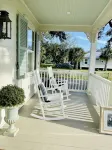 Acadian cottage 1 minute walk to beach, 5 minutes to Old Town BSL! Best location - 3성급