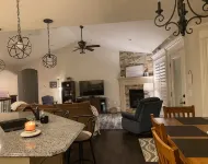 Cheerful, spacious, sunny & comfy 4-bdrm home - Kitchens