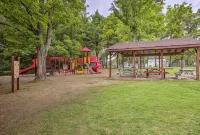 Grandma's House LA 1-bedroom apartment just 22 minutes to Lake Michigan - 2-Star