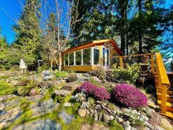 Luxury Forest Escape with Fire Pit and Waterfall and Private Decks• Near Seattle