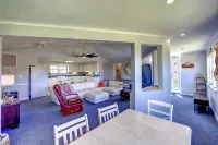Canal Front 3 Bedroom Home / Newly Renovated - 3 stjerner