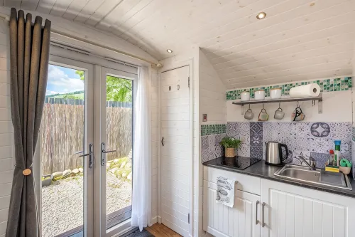 Hideaway pod near Loch Ness for a tranquil retreat, with private garden - Alphydda