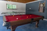 Beautiful Deck with Golf Course View/ Game Room/ Fire Pit - 발코니