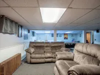 Amenity-Rich Fun Cabin~HotTub*GameRm*20-min to Ski Hotels in Cairo