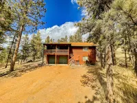 Secluded and Cozy Log Cabin /w Hot Tub + Fire Pit