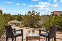 Beautiful Guest House in the Foothills: Fireplace, Hot Tub, Patio, Grill - Jacuzzi