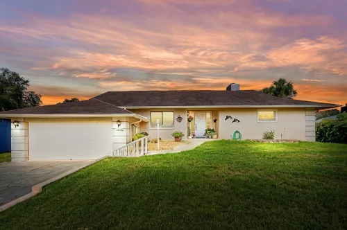 Dont Miss This Waterfront Deep Canal.Gulf Access.Pool Home! Pool Table.Sleeps8.