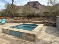 Beautiful oasis with 40' negative edge pool, swim up bar, hiking in Super. Mtns.