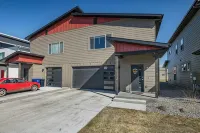 Large Townhome, Fenced Yard, 4 Miles to Downtown & MSU, A/C, Walking Trails - 2星級