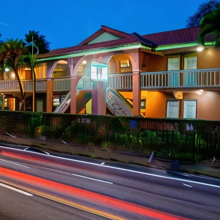 Gables Inn Отели рядом с достопримечательностью «Кэмпонг Фанд»