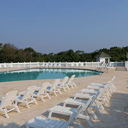 Playroom, Basketball & Pool; Lakefront w/ Sound & Sunset Views; Dog Friendly