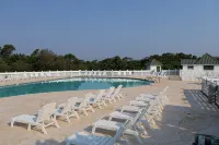 Playroom, Basketball & Pool; Lakefront w/ Sound & Sunset Views; Dog Friendly - 수영장