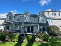 One Block from the Beach. 2 Blocks from Pier Restaurants, Shopping, Etc. - Beach