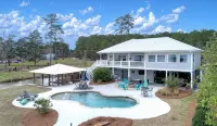 Lake Blackshear Getaway! Pool, BBQ, Firepit & WiFi