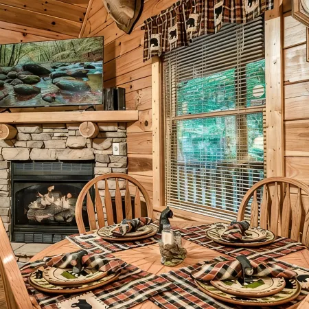Beautiful Cabin! Book Now! 2 Master Suites - Sleeps 6 - Hot Tub