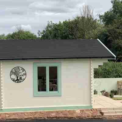 Lovely cabin with country views in popular Somerset village. Hotel Exterior