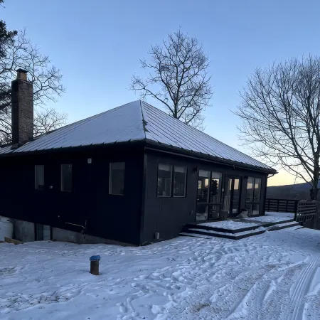 Omg Modern Country House Wrap Around Deck Beautiful Sunrise Walk to Zoom Flume. Отели в г. Дарем
