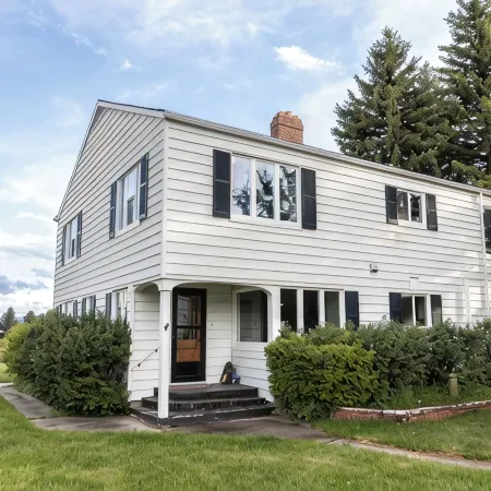 Spacious Home with Stunning Mountain and Golf Course View’s!