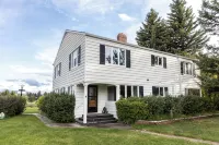 Spacious Home with Stunning Mountain and Golf Course View’s!