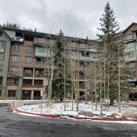 Amazing location! TRUE Ski-In/Out @ Winter Park Slopeside ZML. Sleeps 9, 2BR/2BA