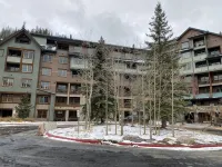 Amazing location! TRUE Ski-In/Out @ Winter Park Slopeside ZML. Sleeps 9, 2BR/2BA