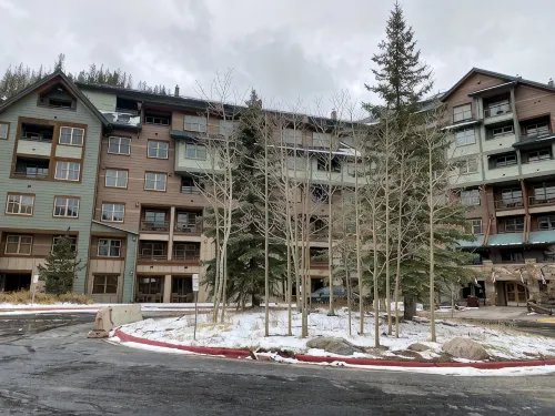 Amazing location! TRUE Ski-In/Out @ Winter Park Slopeside ZML. Sleeps 9, 2BR/2BA - 4-Star
