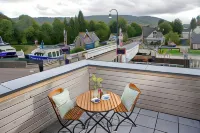 Lock Chambers, Caledonian Canal Centre - parking