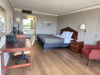 Hospitality House, Union City, TN - Pools