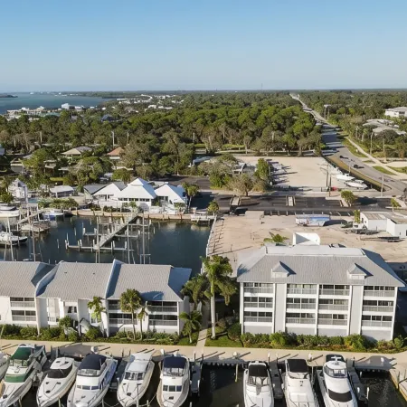Manatee Harbor: Marina, Heated Pool-Spa, Island Ferry with Private Beach Access! Отели в г. Пласида