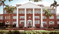 The Lafayette Hotel, Swim Club & Bungalows - bar