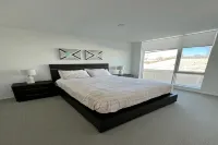Modern Brand New 2-bedroom/2bath apartment with AC, WiFi, close to downtown. - Condos