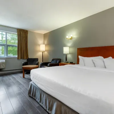 Clarion Pointe Quebec Airport Hotels near Québec City Jean Lesage International Airport