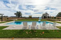 Resort-Like Amenities Inside & Out, Close to Downtown Paso, Great for Families - สระว่ายน้ำส่วนตัว