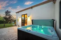 Casa de Camelback, Views & Location! - Bathtub