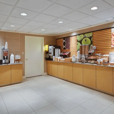 La Quinta Inn & Suites by Wyndham Naples East (I-75)