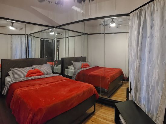 The Hyde Park Hide-A-Way is ready to welcome you with the comfort of home!