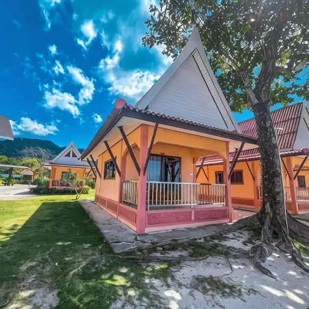 Kaibae Hut Resort Отели рядом с достопримечательностью «Пляж Кайбэ»