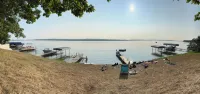 Rustic View Cabin sits on a 2.5 acres on beautiful Hubbard Lake. - 3 étoiles