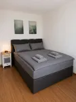 C&V: 4 PP- 3 rooms - central + WLAN + Smart TV + box spring bed