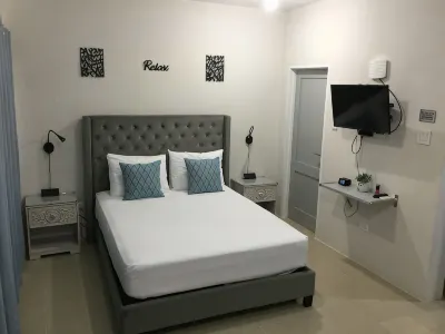 Beautiful Tranquil 1 Br Suite with Modern Interior のホテル