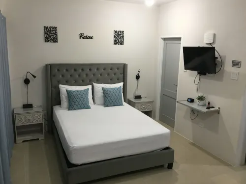 Rest/Work 1 Bedroom EnSuite, Free Parking on Property, 10 Mins by Car to Warrens - Bintang 2
