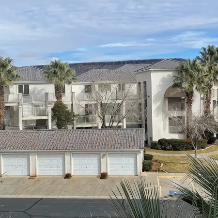Spacious 4-bedroom condo in charming St. George with WiFi, AC