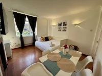Vauxhall, river Thames, Big Ben Retreat, Central London family Stay - Bungalows