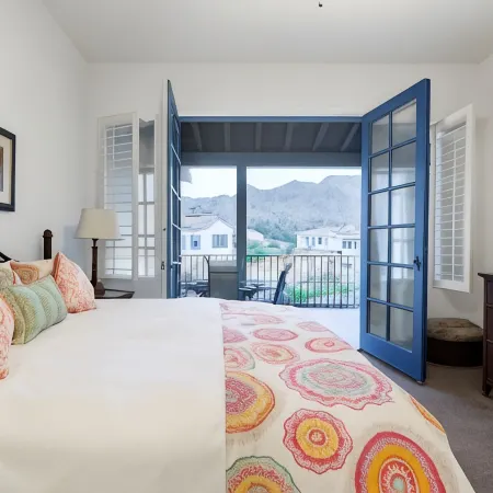 Majestic Mountain Views- 2 private patios- 2 bed/2 bath sleeps 6- 064225
